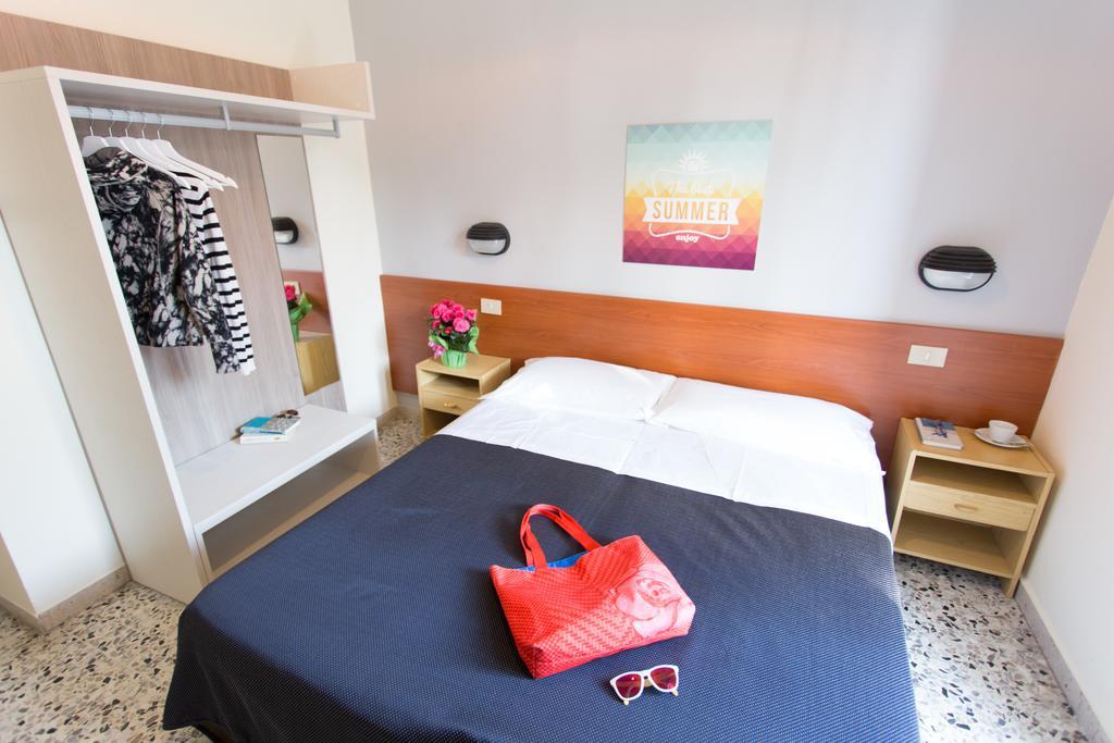 Hotel Byron Solo Per Giovani Riccione Cameră foto